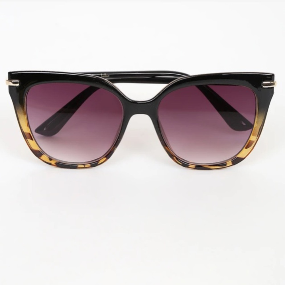 Lulus In Your Vibe Brown Tortoise Sunglasses! Brand New, Never used!